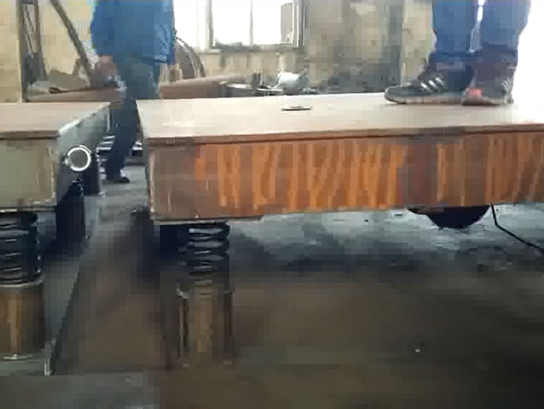 模拟地震平台
